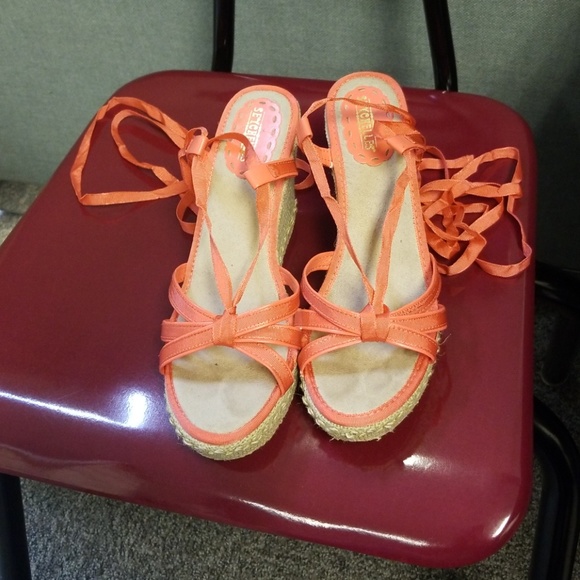 Sandle - Picture 2 of 5